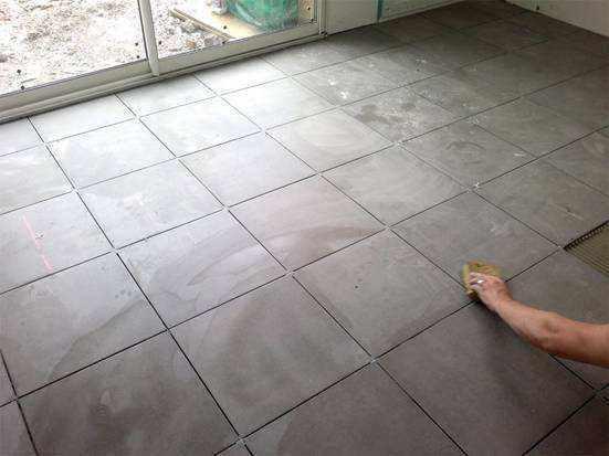 地板砖湿铺法视频